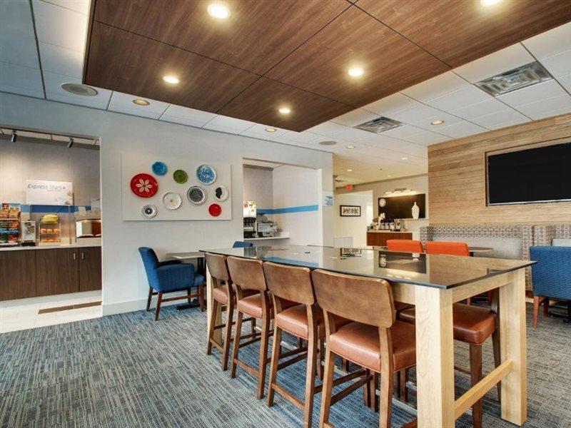 Holiday Inn Poughkeepsie By Ihg Exterior foto