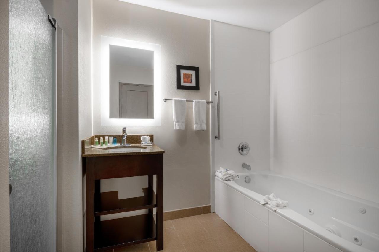 Holiday Inn Poughkeepsie By Ihg Exterior foto